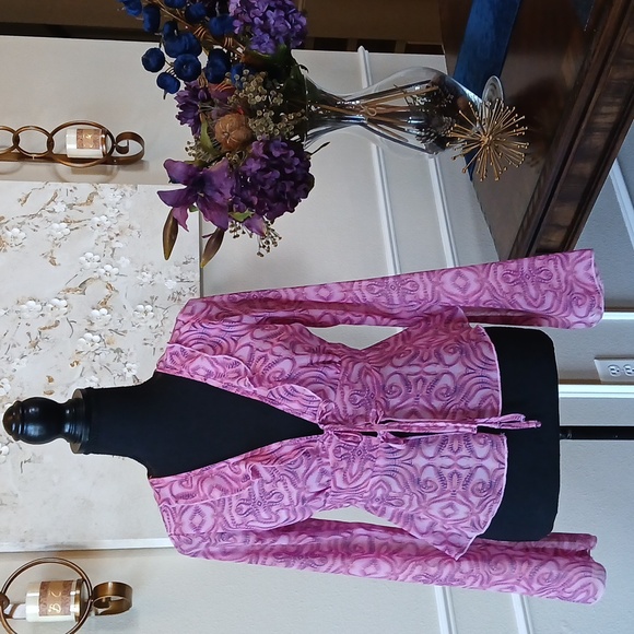 Wild Fable Pink Semi Sheer Geometric Print Long Sleeves Blouse. XS - Picture 17 of 17